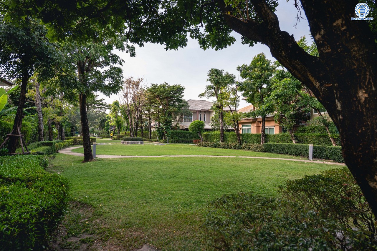 บ้านมือสองตกแต่งใหม่ ทำเลใจกลางเมือง โครงการ บุราสิริ งามวงศ์วาน-ประชาชื่น บ้านหลังใหญ่ เนื้อที่ 56.2 ตร.ว. ฟังก์ชัน 3 ห้องนอน 3 ห้องน้ำ 2 ที่จอดรถ พื้นที่ใช้สอย 183 ตร.ม. เชื่อมต่อถนนหลายสาย ใกล้เดอะมอลล์ งามวงศ์วาน และจุดขึ้นทางด่วนงามวงศ์วาน